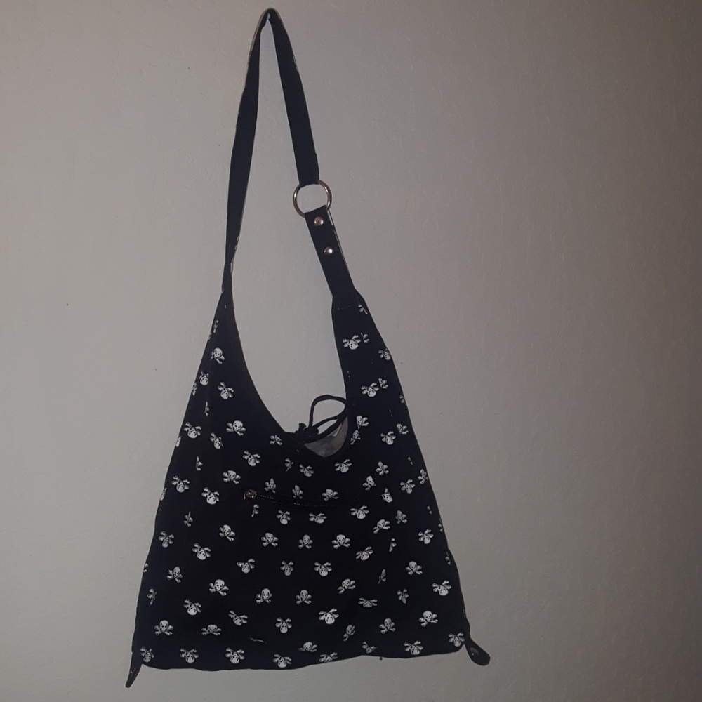 Womens crossbone/skull hobo purse